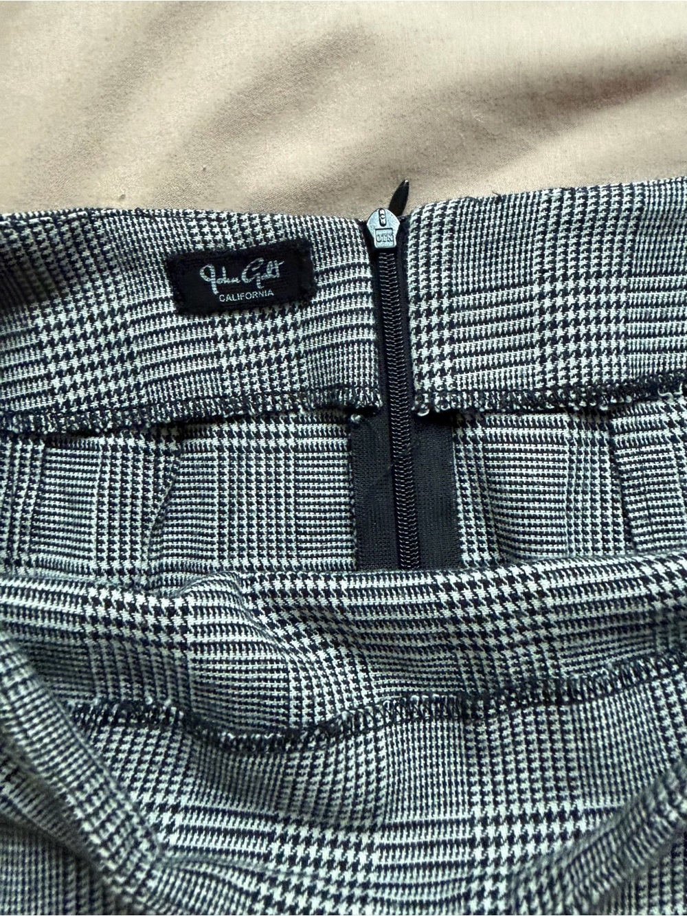 Brandy Melville‎ Black-and-White Plaid Mini Skirt - Picture 2 of 2